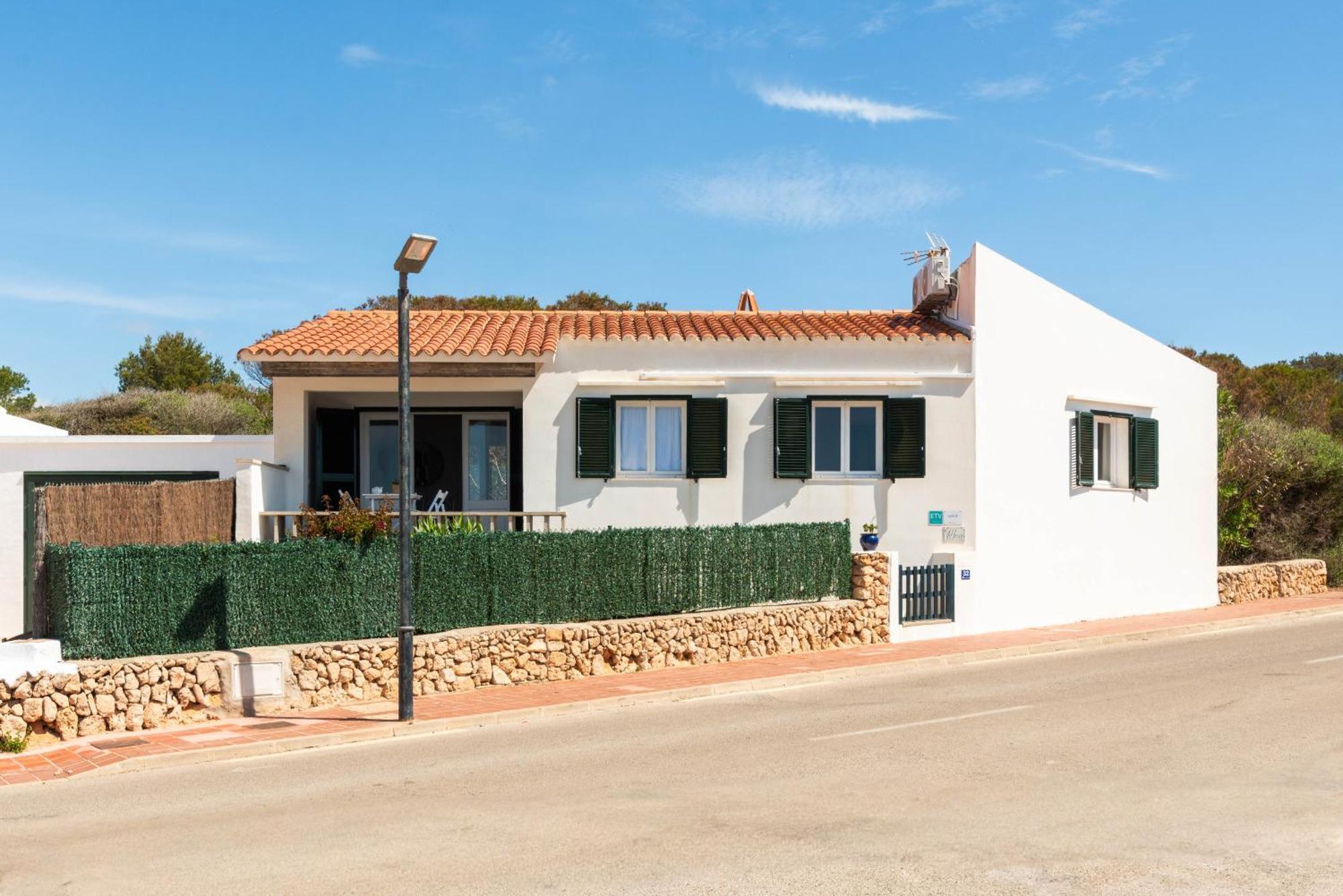 Merce Sant Lluis Exteriör bild
